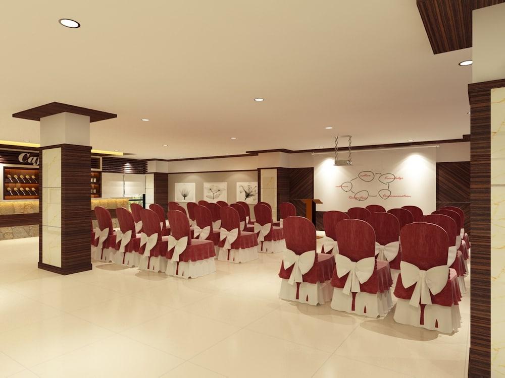 Grand Hallmark - Hotel 3*