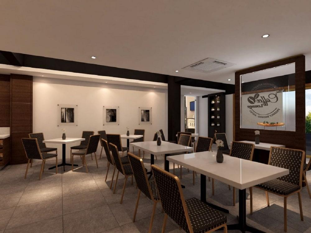 Grand Hallmark - Hotel 3*
