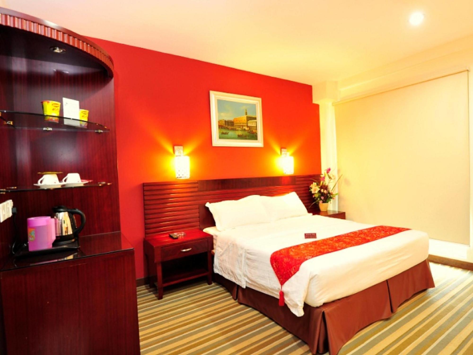Hotel Grand Hallmark - 3*